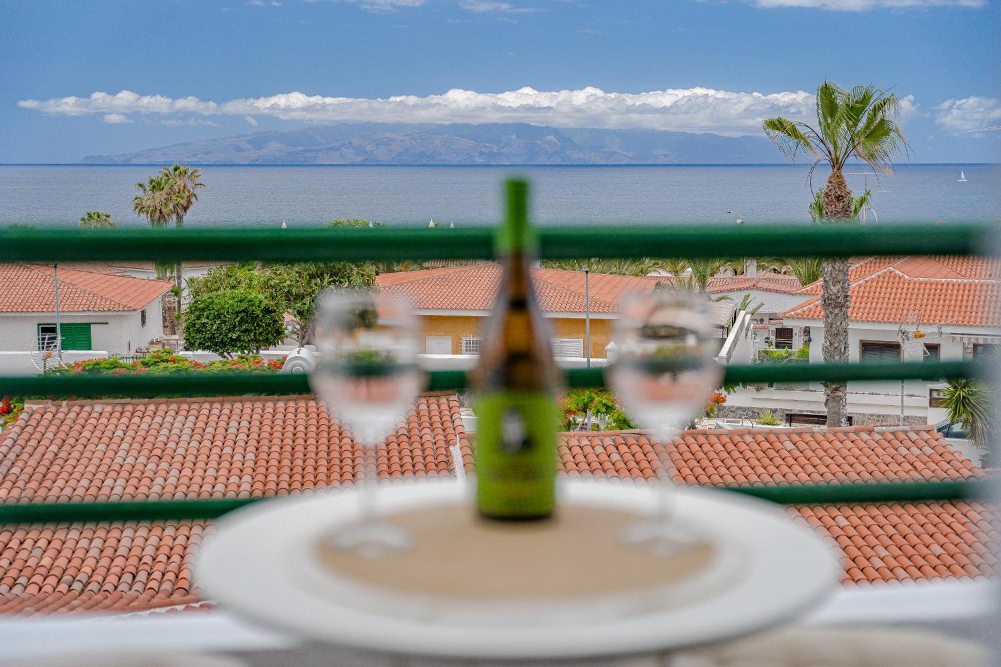 2Bdr Ocean View & Large Private Terrace In Puerto De Santiago Appartement Puerto de Santiago  Buitenkant foto